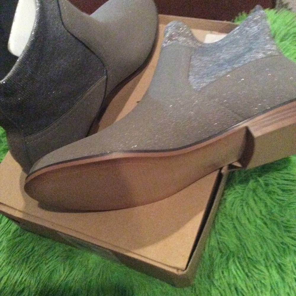 Shoes - Picture 3 of 3